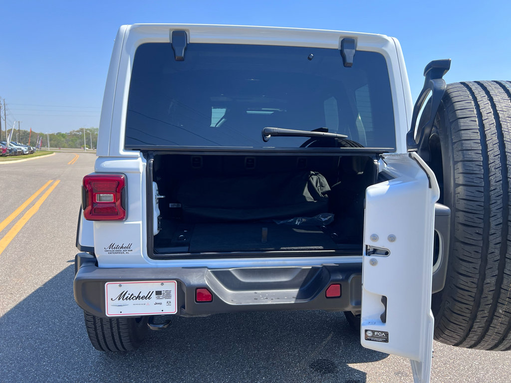 Used 2025 Jeep Wrangler Sahara image 11
