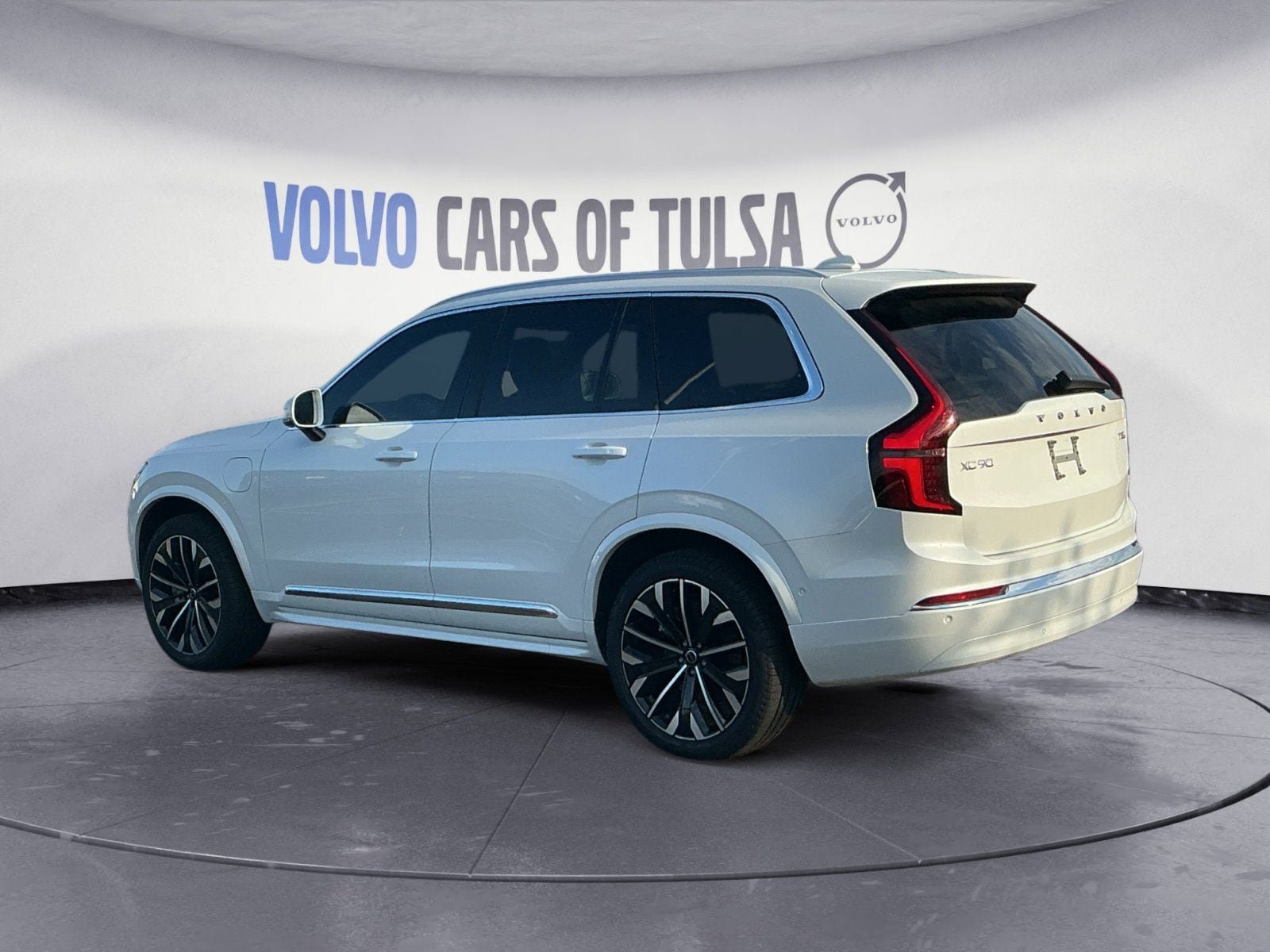 New 2026 Volvo XC90 T8 Plus AWD/4WD image 3