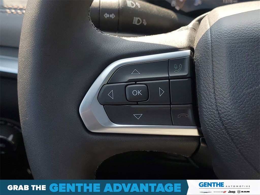 Used 2025 Jeep Compass Limited w/ Sun & Sound Group image 17