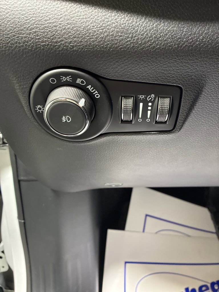 New 2026 Jeep Compass Latitude image 14