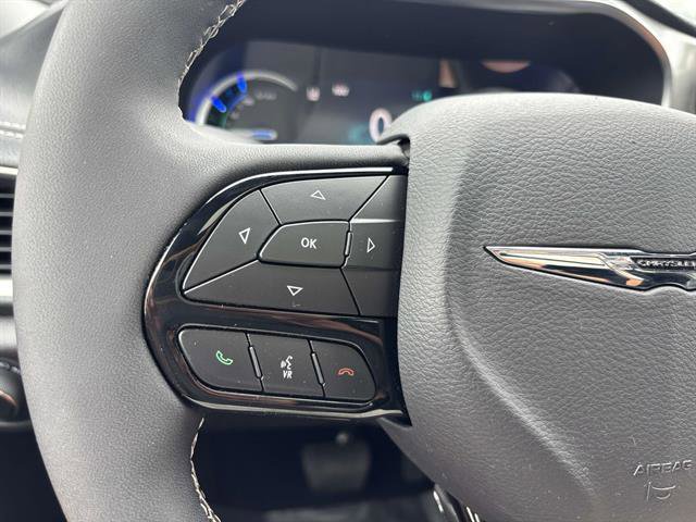 Used 2023 Chrysler Pacifica Limited w/ Uconnect Theater Family Group image 21