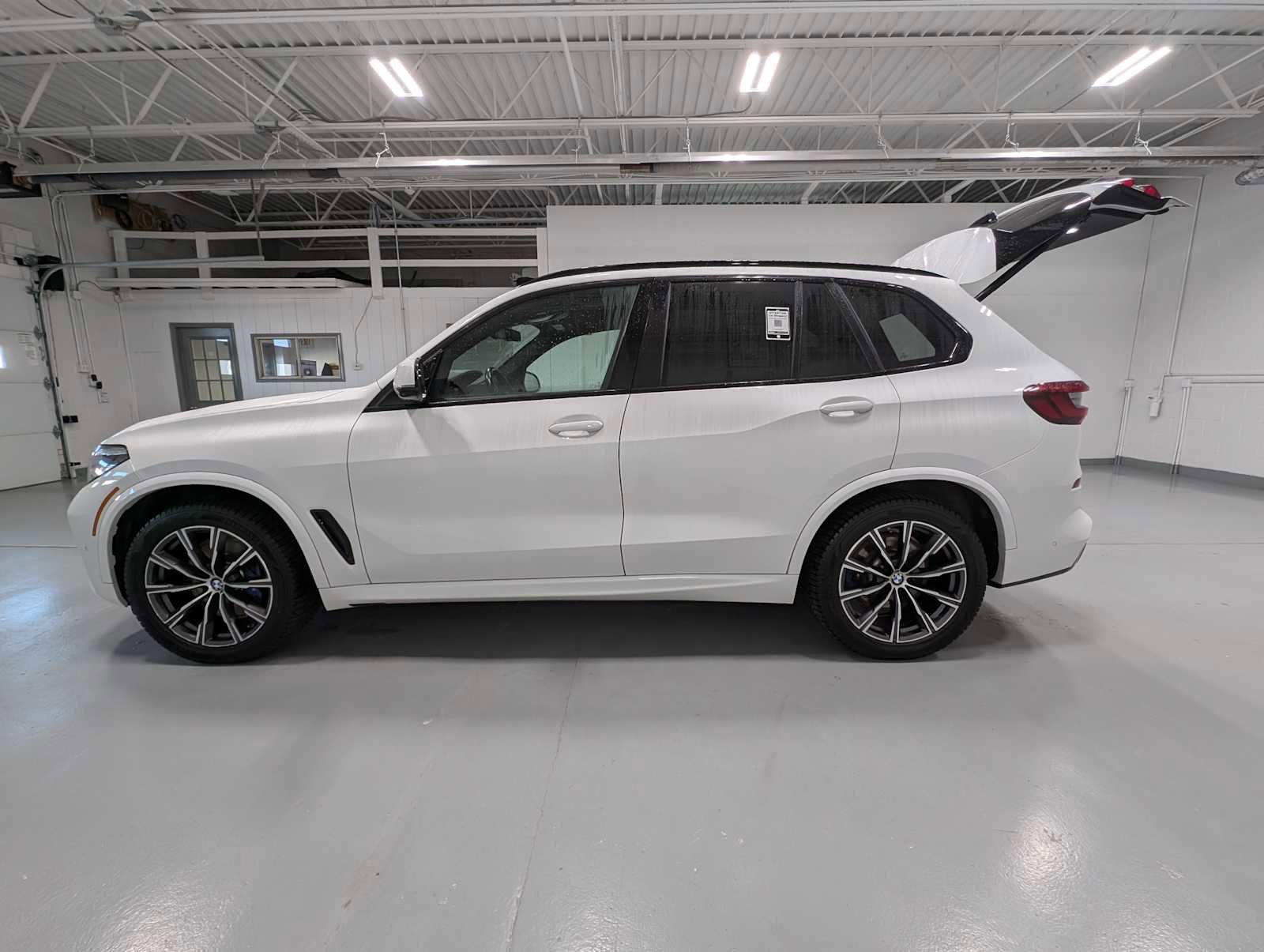 Used 2021 BMW X5 M50i AWD/4WD image 12