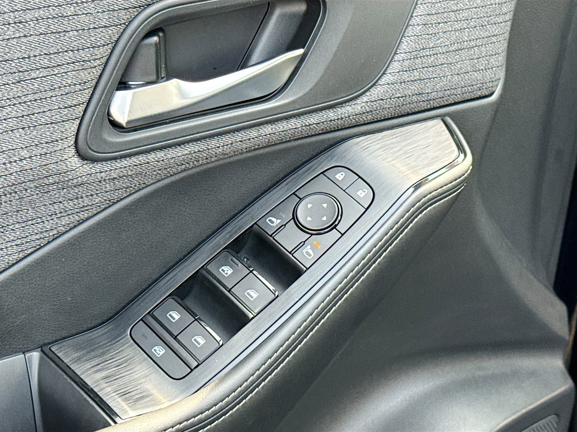 Used 2021 Nissan Rogue SV image 8