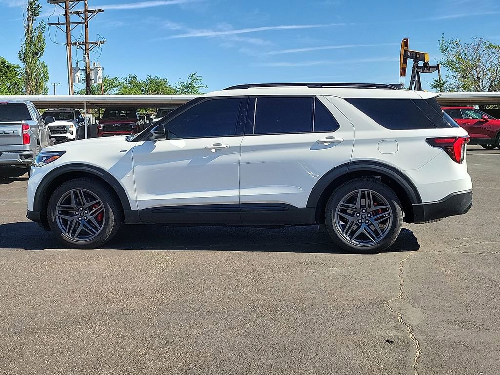 Used 2025 Ford Explorer ST-Line w/ Premium Package RWD image 2
