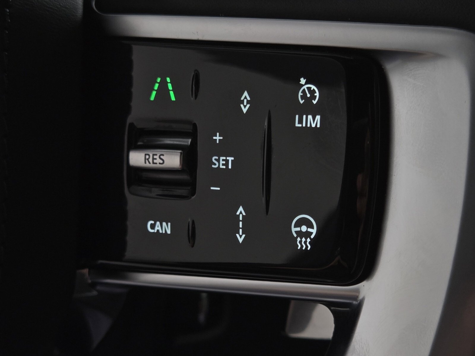 New 2025 Land Rover Range Rover Long Wheelbase SE image 24