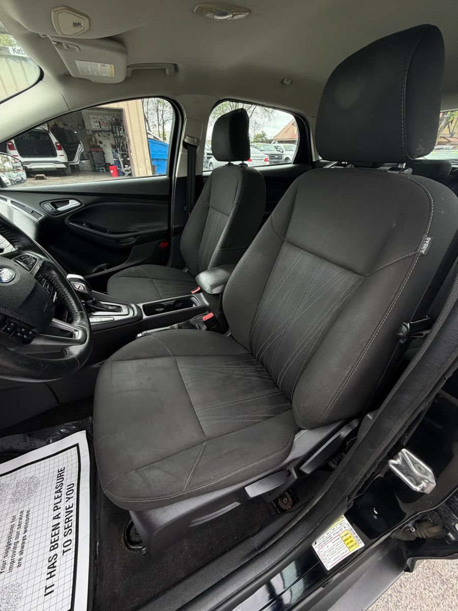 Used 2016 Ford Focus SE w/ SE Cold Weather Package FWD image 19