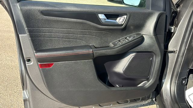 Certified 2022 Ford Escape SEL w/ SEL Stealth AWD Package image 10