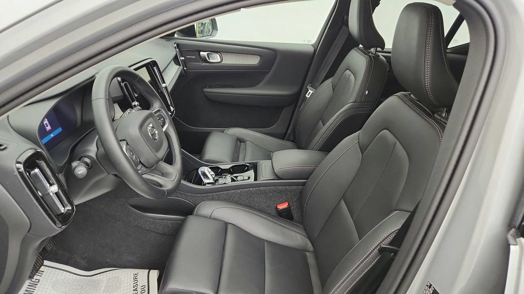 Used 2025 Volvo XC40 B5 Ultra w/ Climate Package AWD/4WD image 18