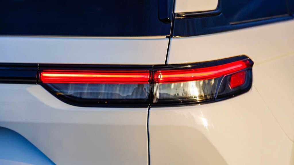 New 2025 Jeep Grand Cherokee Altitude image 10