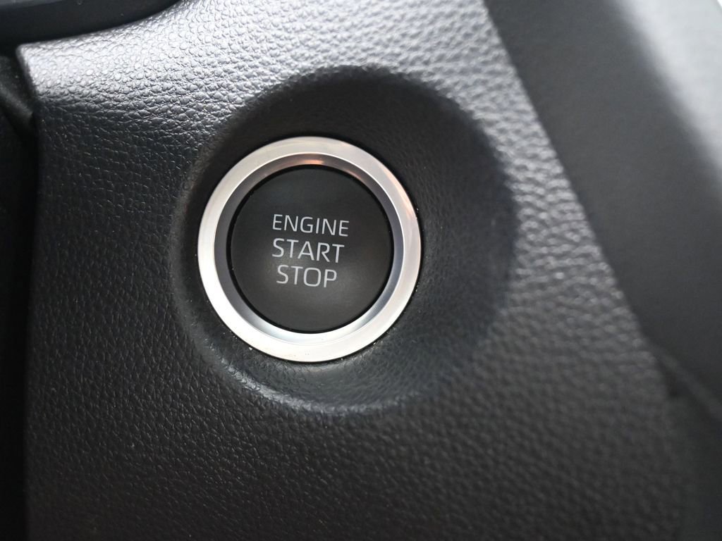 Used 2022 Toyota Corolla Cross XLE image 33