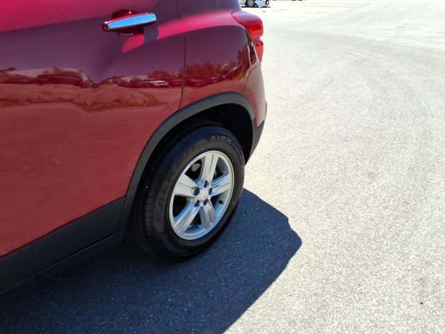 Used 2020 Chevrolet Trax LT w/ LT Convenience Package AWD/4WD image 5