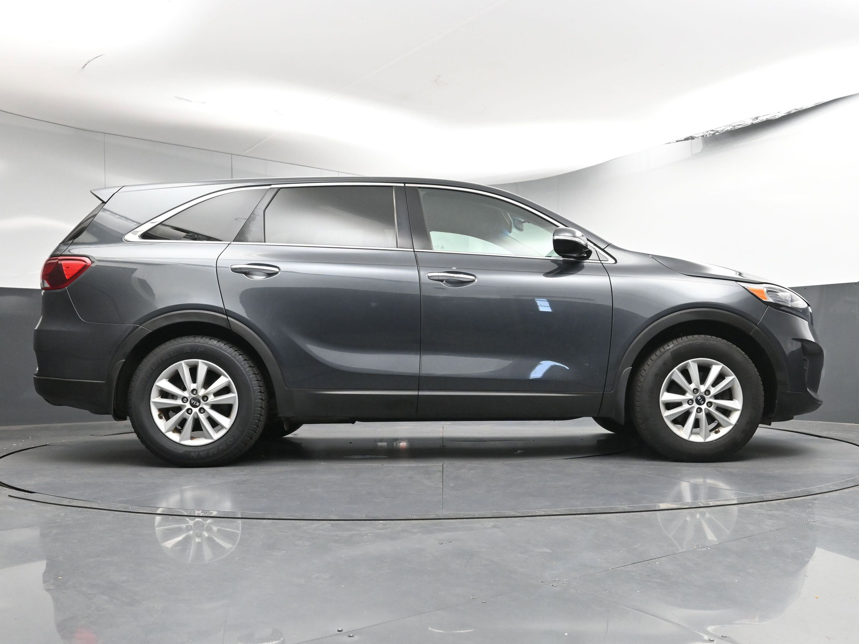 Used 2020 Kia Sorento LX image 28