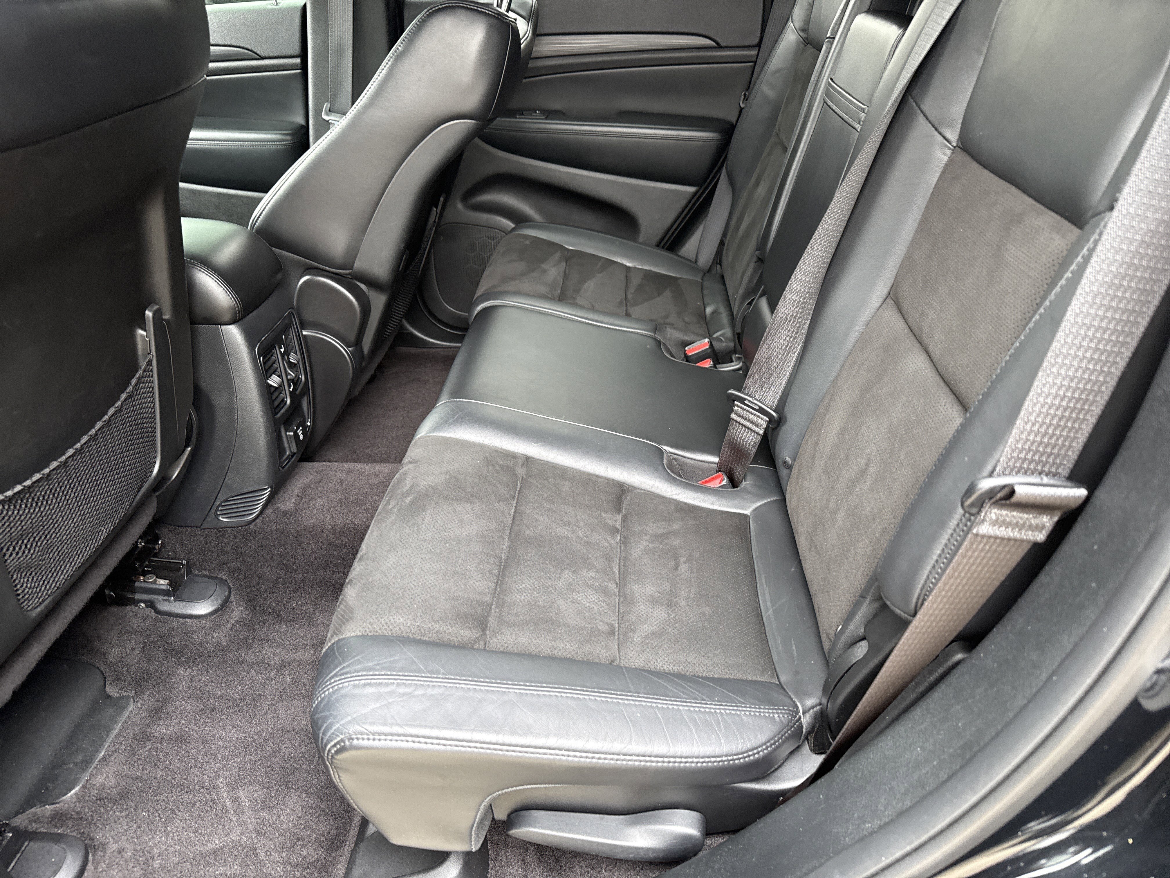 Used 2019 Jeep Grand Cherokee Altitude RWD image 20