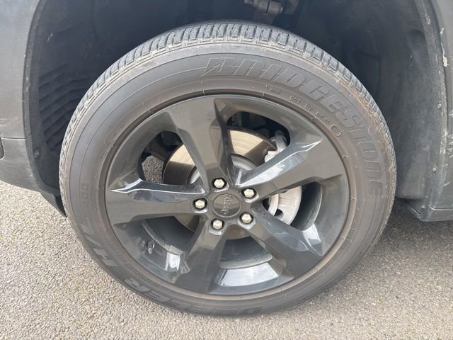 Used 2025 Jeep Grand Cherokee Altitude image 11