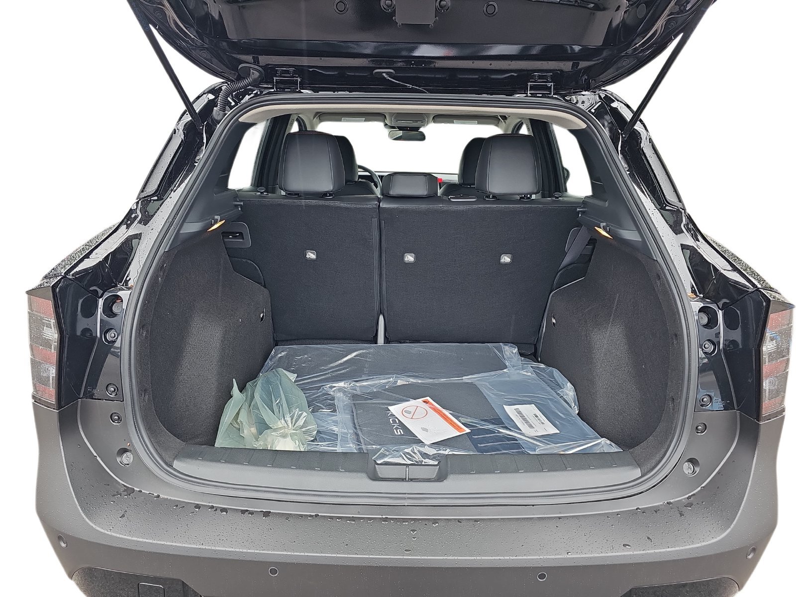 New 2027 Nissan Kicks SR w/ Cold Weather Package FWD image 29