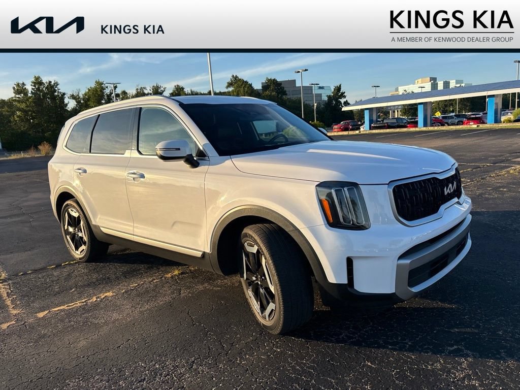 Used 2023 Kia Telluride EX FWD image 2