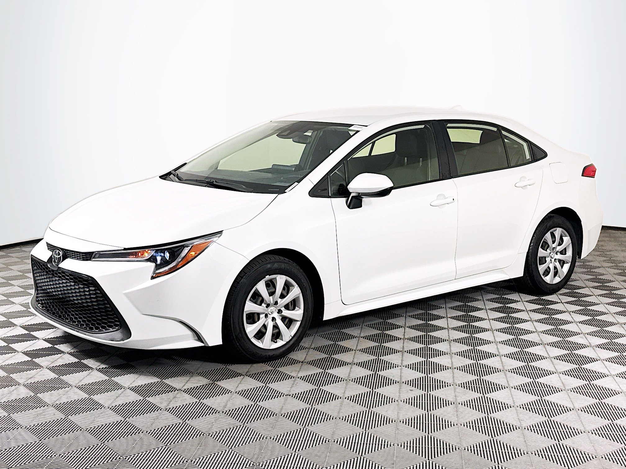 Used 2022 Toyota Corolla LE FWD image 4