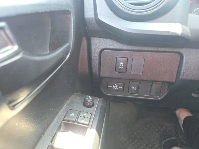 Used 2022 Toyota Tacoma SR AWD/4WD image 3