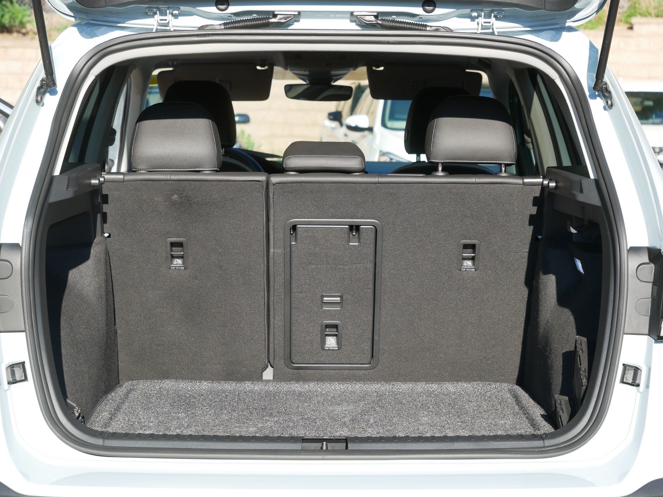 Used 2025 Volkswagen Taos SE w/ Panoramic Sunroof Package AWD/4WD image 18