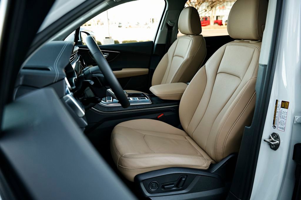 Used 2025 Audi Q7 3.0T Premium Plus image 21