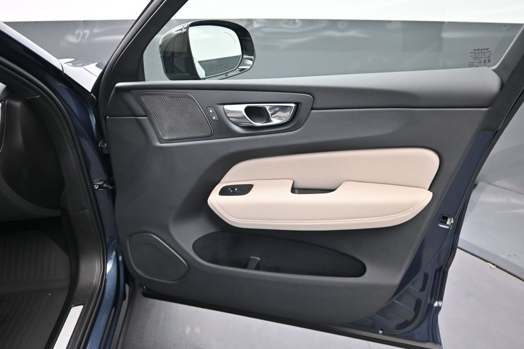 New 2026 Volvo XC60 B5 Plus w/ Climate Package AWD/4WD image 19