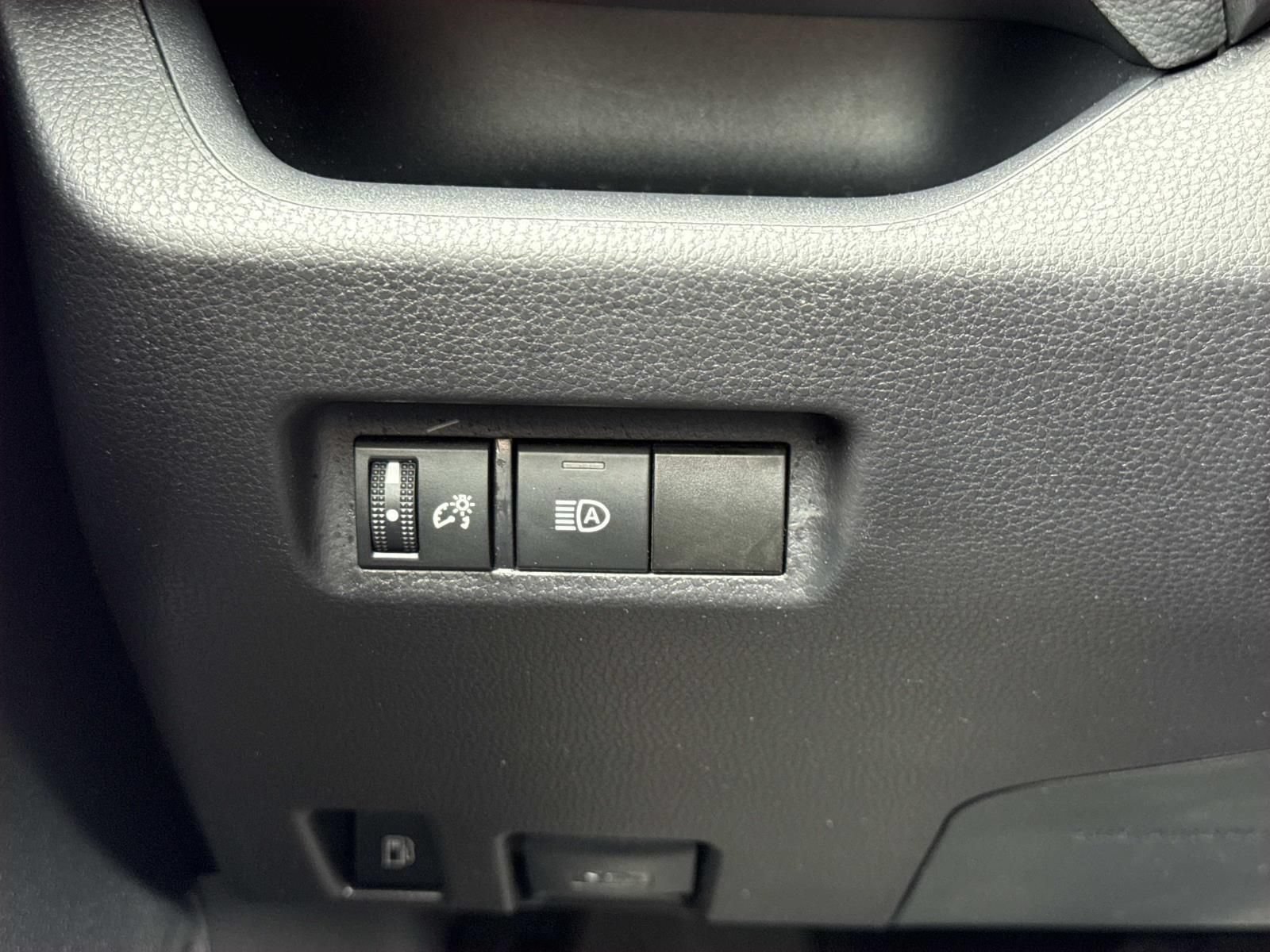 Used 2025 Toyota RAV4 XLE AWD/4WD image 19
