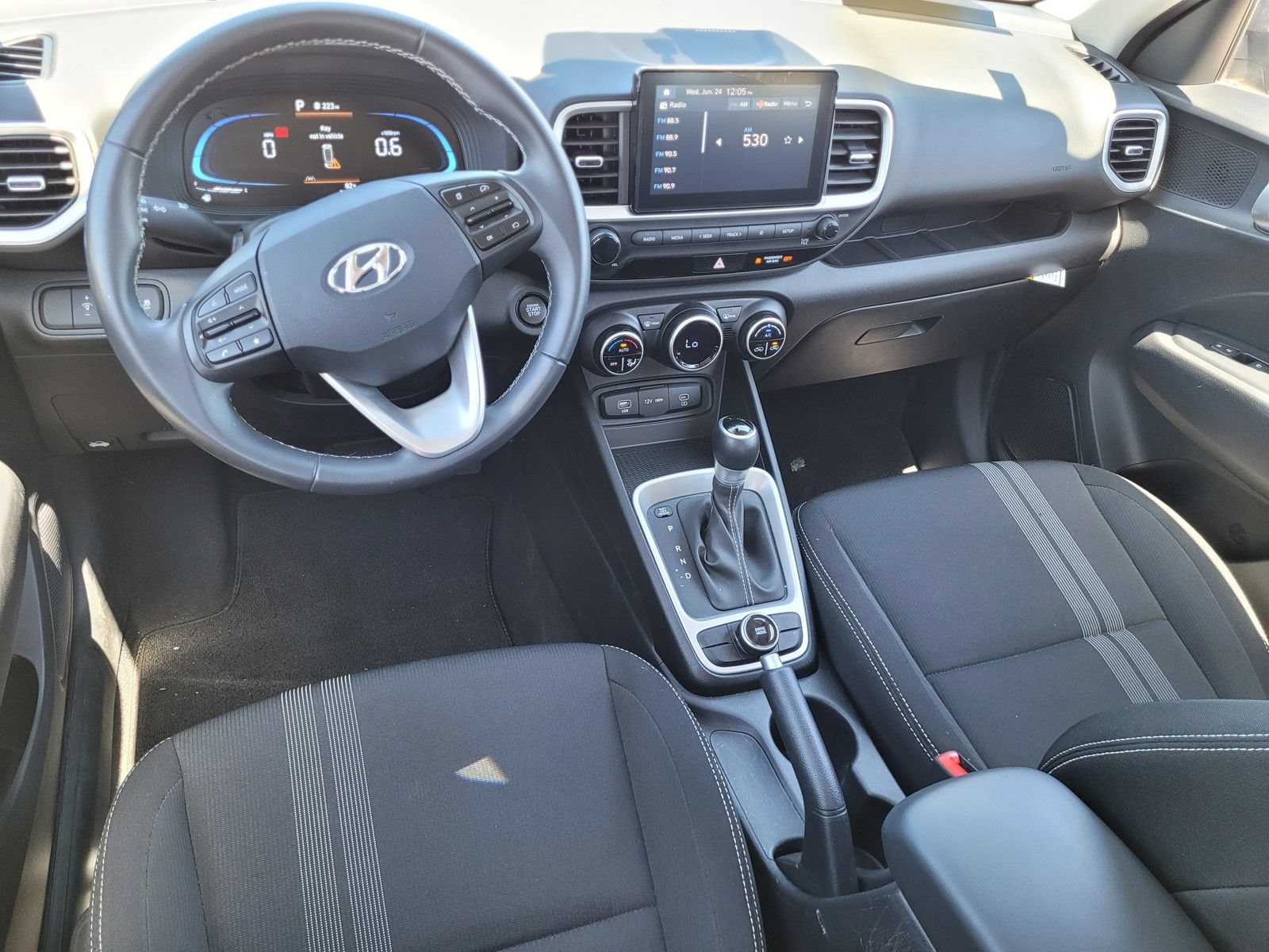 Certified 2025 Hyundai Venue SEL FWD image 17