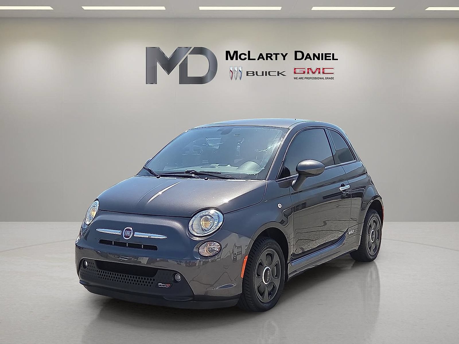 Used 2019 FIAT 500 e FWD image 3