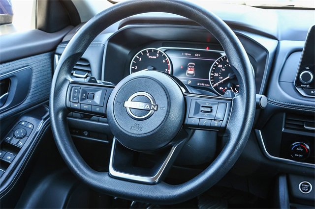 Used 2023 Nissan Rogue SV image 16
