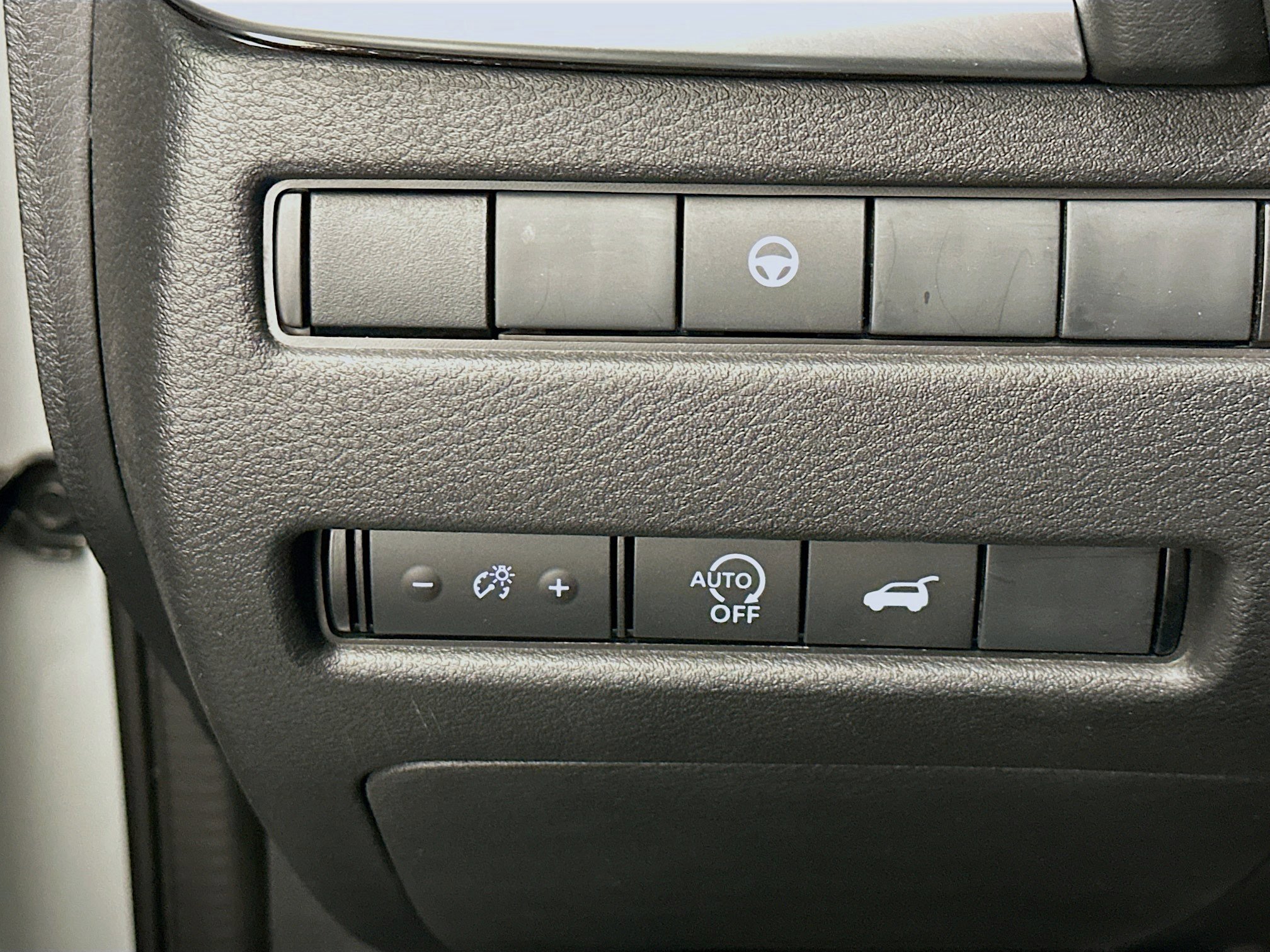 Used 2025 Nissan Rogue SV image 17