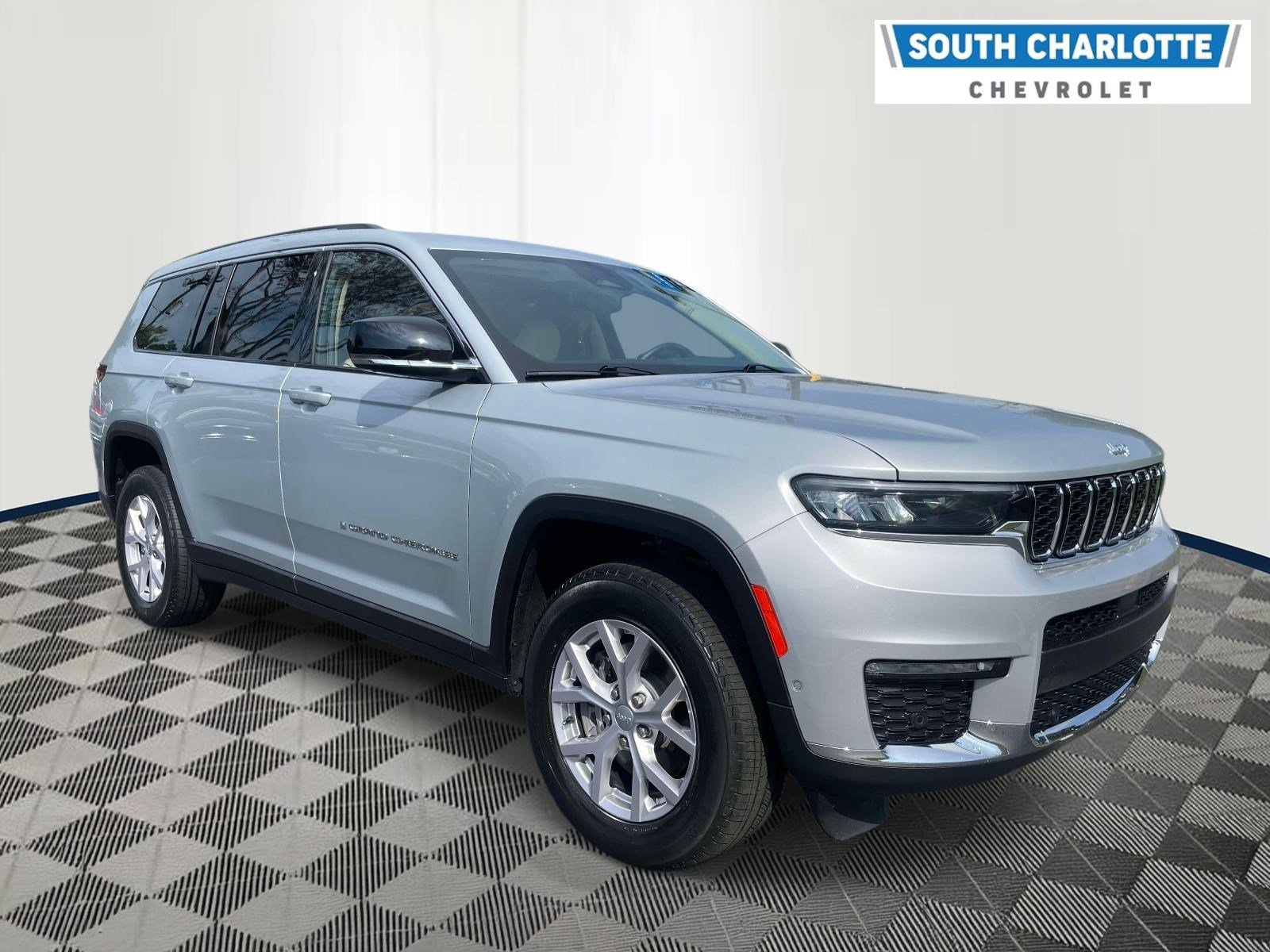 Used 2022 Jeep Grand Cherokee L Limited w/ Luxury Tech Group II AWD/4WD image 3