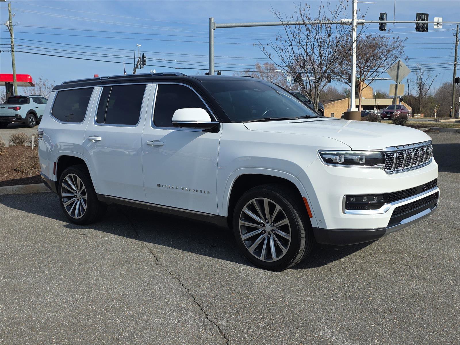 Used 2022 Jeep Grand Wagoneer Series II w/ Convenience Group III image 2