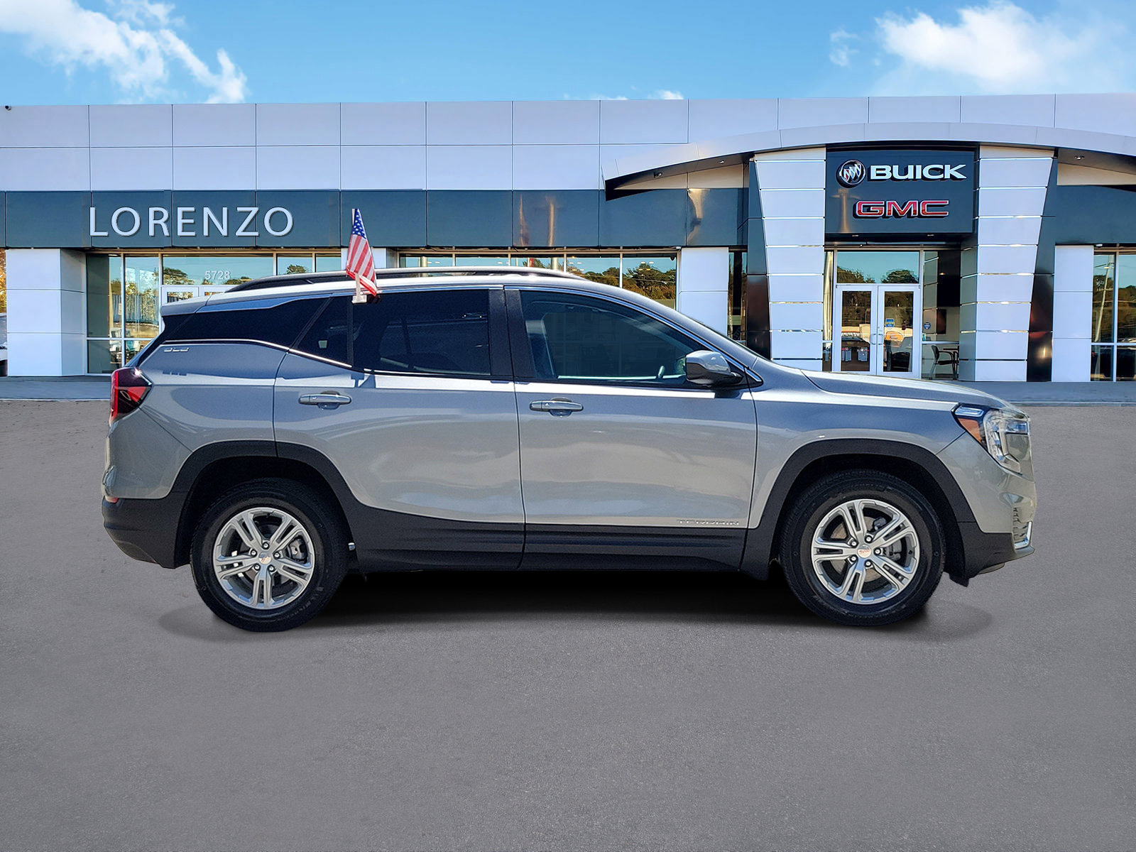 Used 2024 GMC Terrain SLE w/ Driver Convenience Package FWD image 4