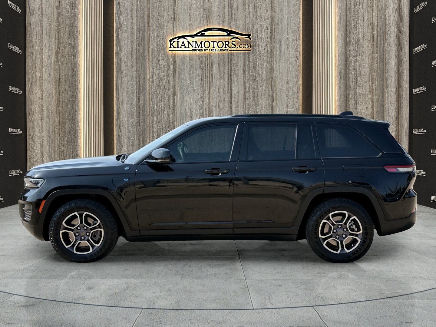 Used 2023 Jeep Grand Cherokee Trailhawk 4xe AWD/4WD image 4