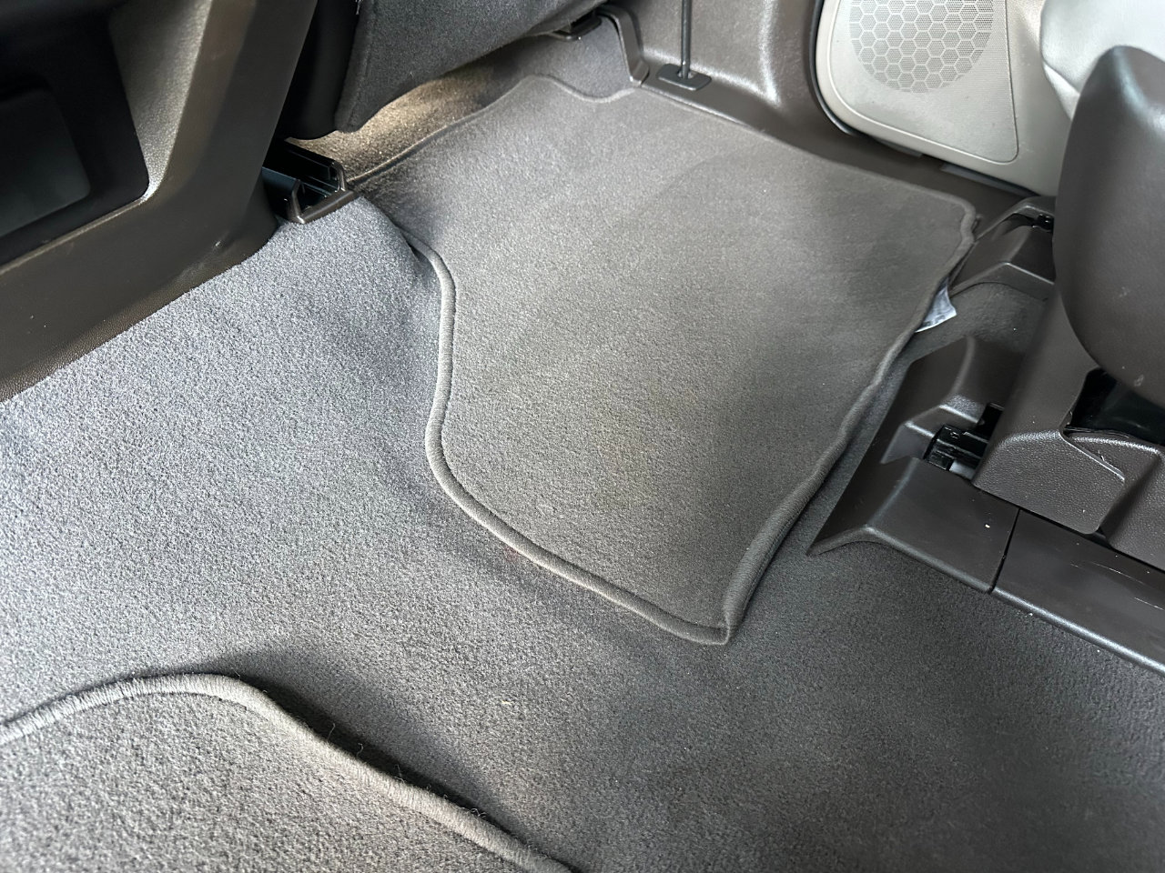 Used 2024 GMC Yukon XL SLT w/ SLT Luxury Package image 19