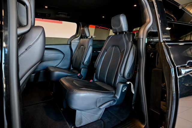 Used 2021 Chrysler Pacifica Touring-L w/ S Appearance Package image 17