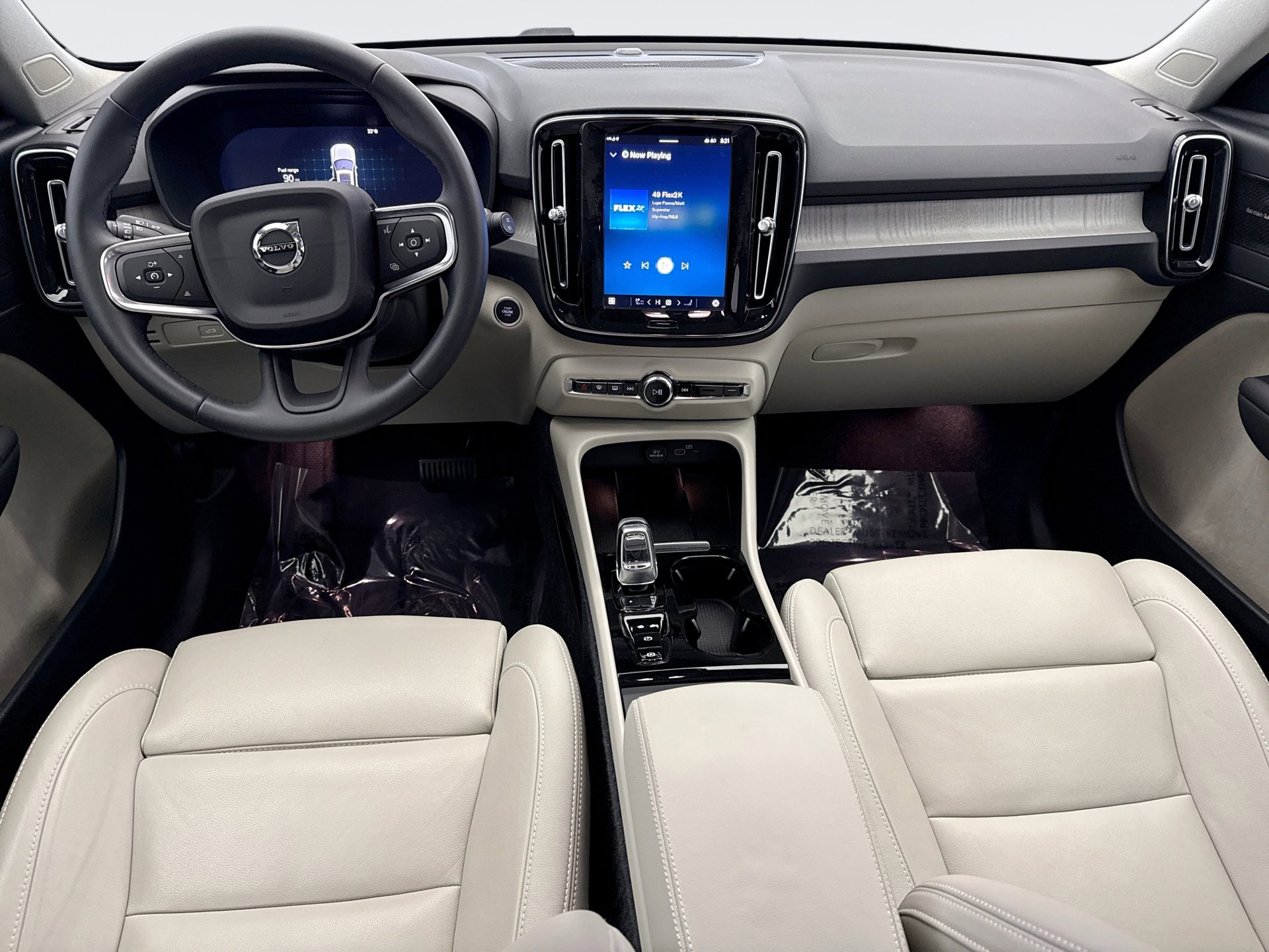 Used 2024 Volvo XC40 B5 Ultimate image 14