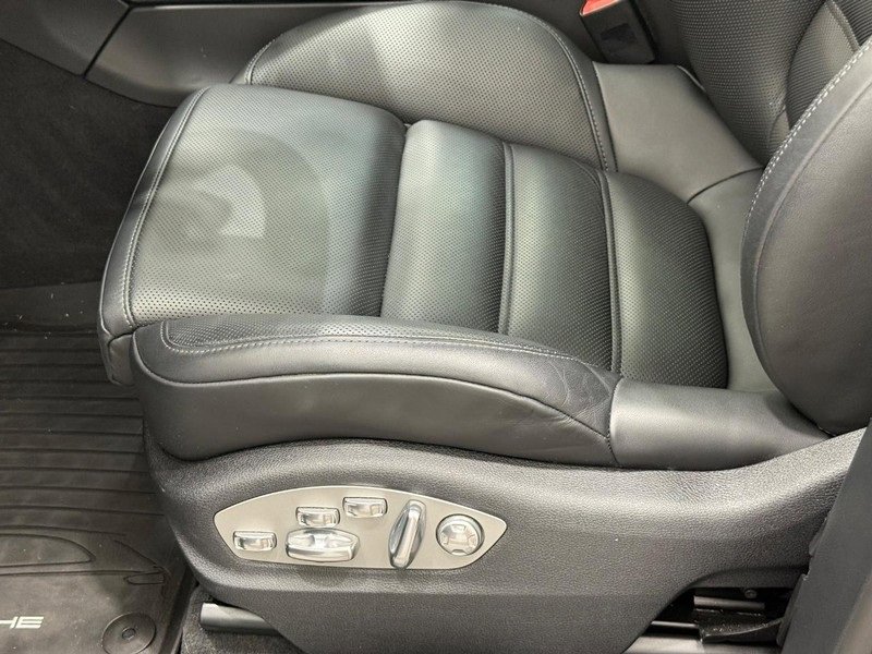 Certified 2025 Porsche Macan Turbo image 25