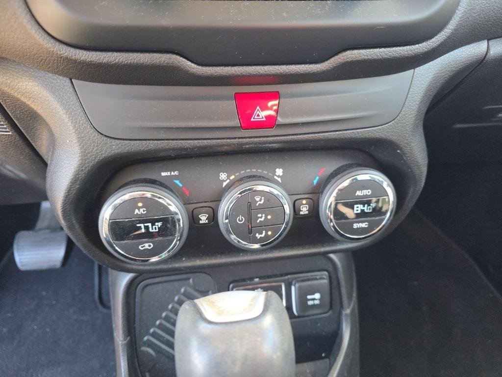 Used 2017 Jeep Renegade Latitude w/ Popular Equipment Group image 17