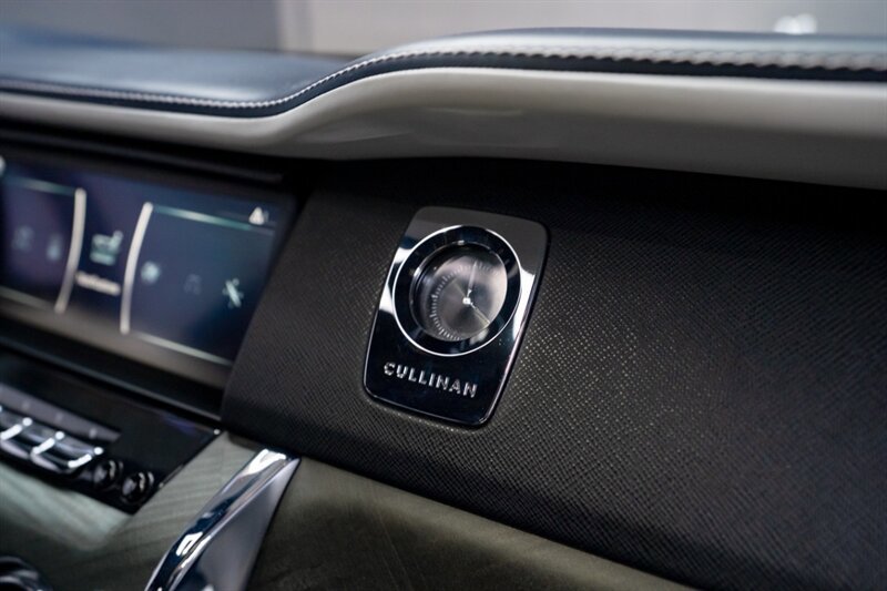 Used 2020 Rolls-Royce Cullinan AWD/4WD image 38