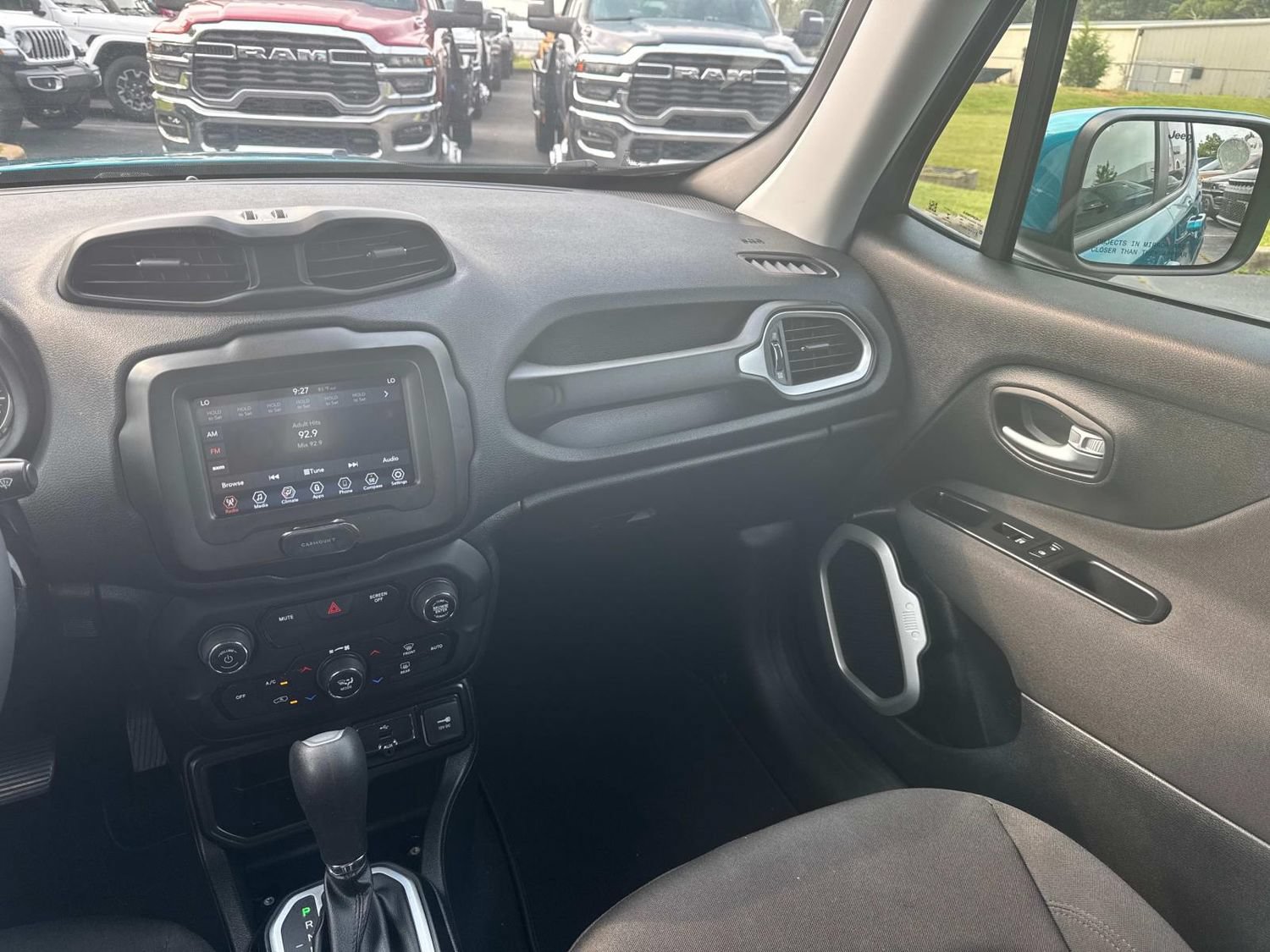 Used 2019 Jeep Renegade Latitude FWD image 21