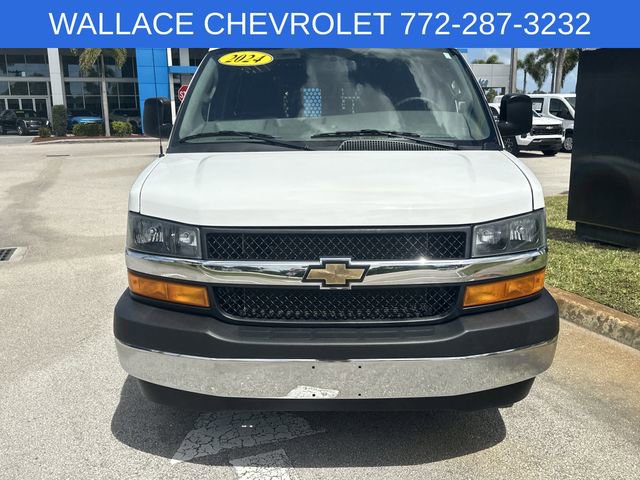 Used 2024 Chevrolet Express 2500 w/ Driver Convenience Package RWD image 4