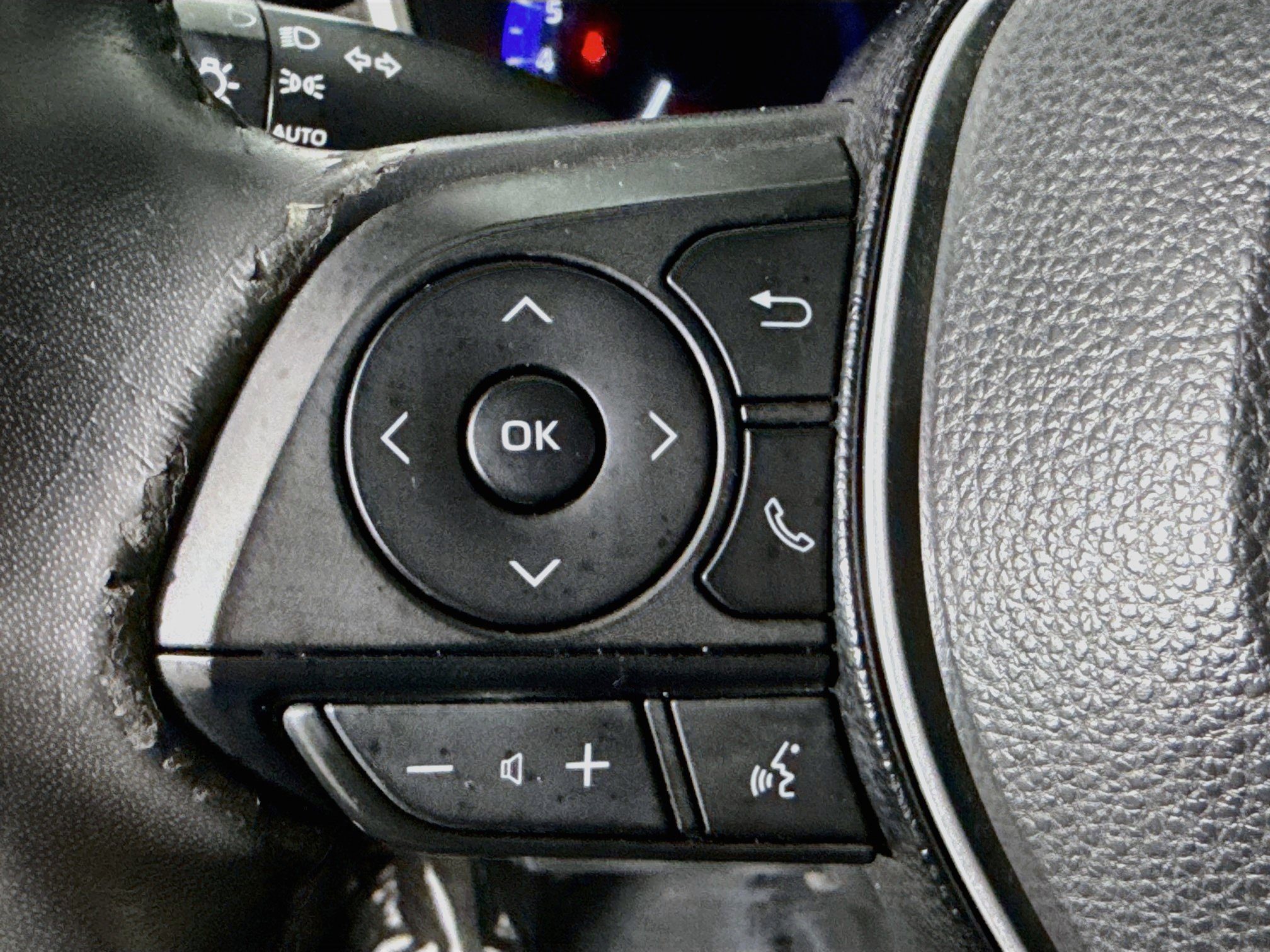 Used 2020 Toyota Corolla XSE FWD image 14