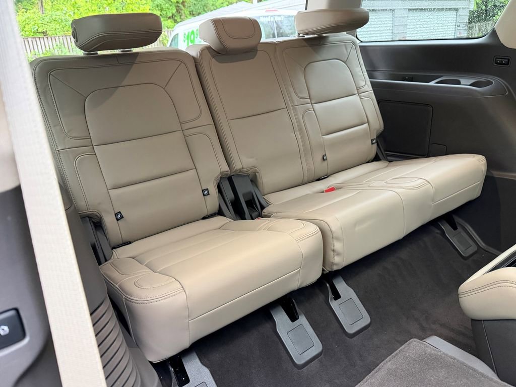 Certified 2024 Lincoln Navigator Reserve AWD/4WD image 15