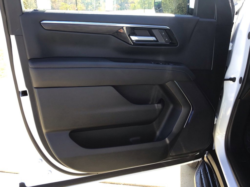 New 2026 Chevrolet Suburban LS image 31