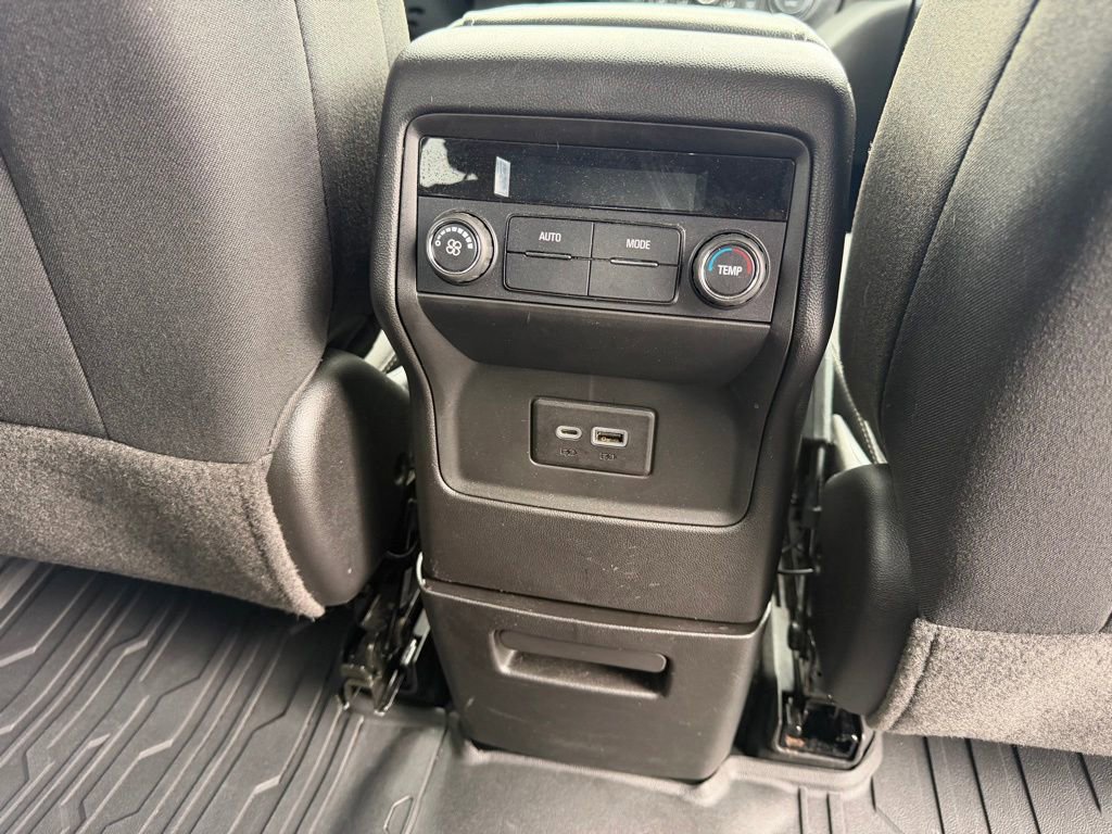 Used 2023 GMC Acadia SLE AWD/4WD image 17
