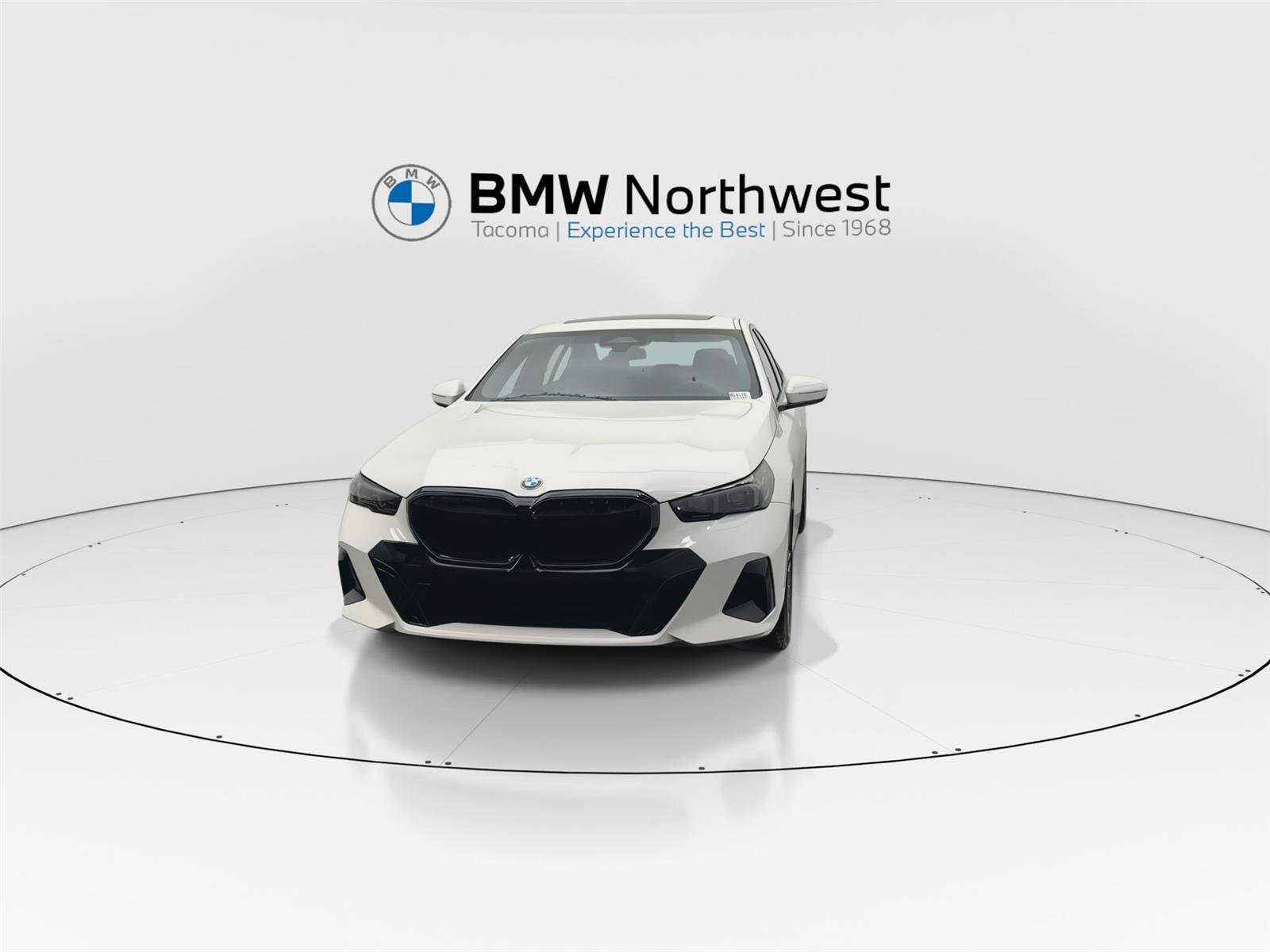 Used 2025 BMW 530i xDrive w/ M Sport Package AWD/4WD image 8