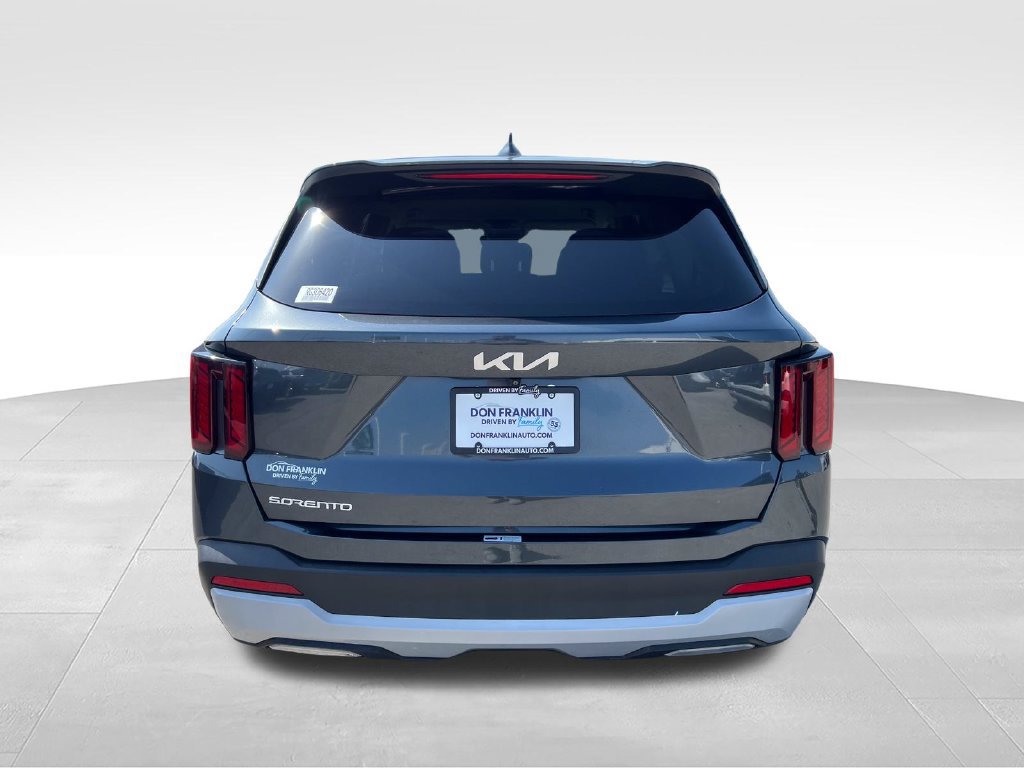 Used 2024 Kia Sorento LX FWD image 4
