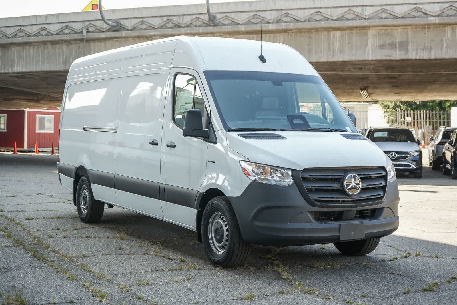 New 2025 Mercedes-Benz eSprinter 170 Cargo image 3