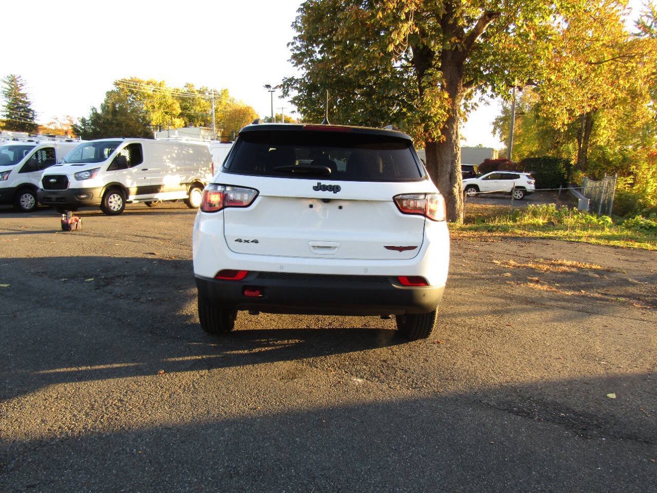 Used 2025 Jeep Compass Trailhawk AWD/4WD image 4